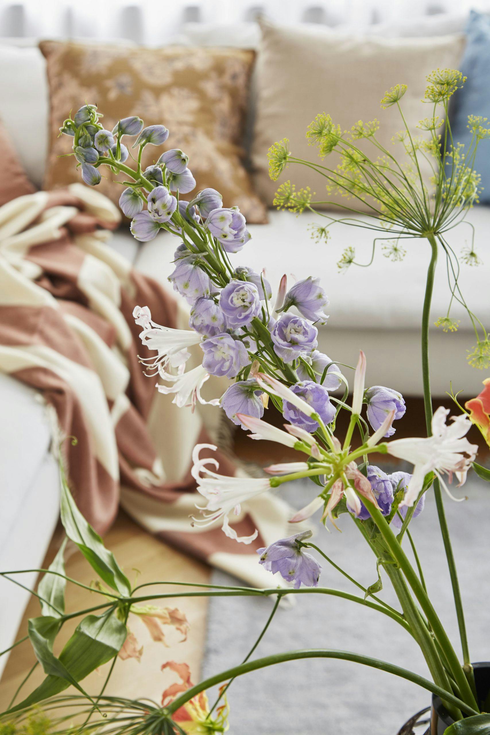 06 copy Friske blomster i stuen